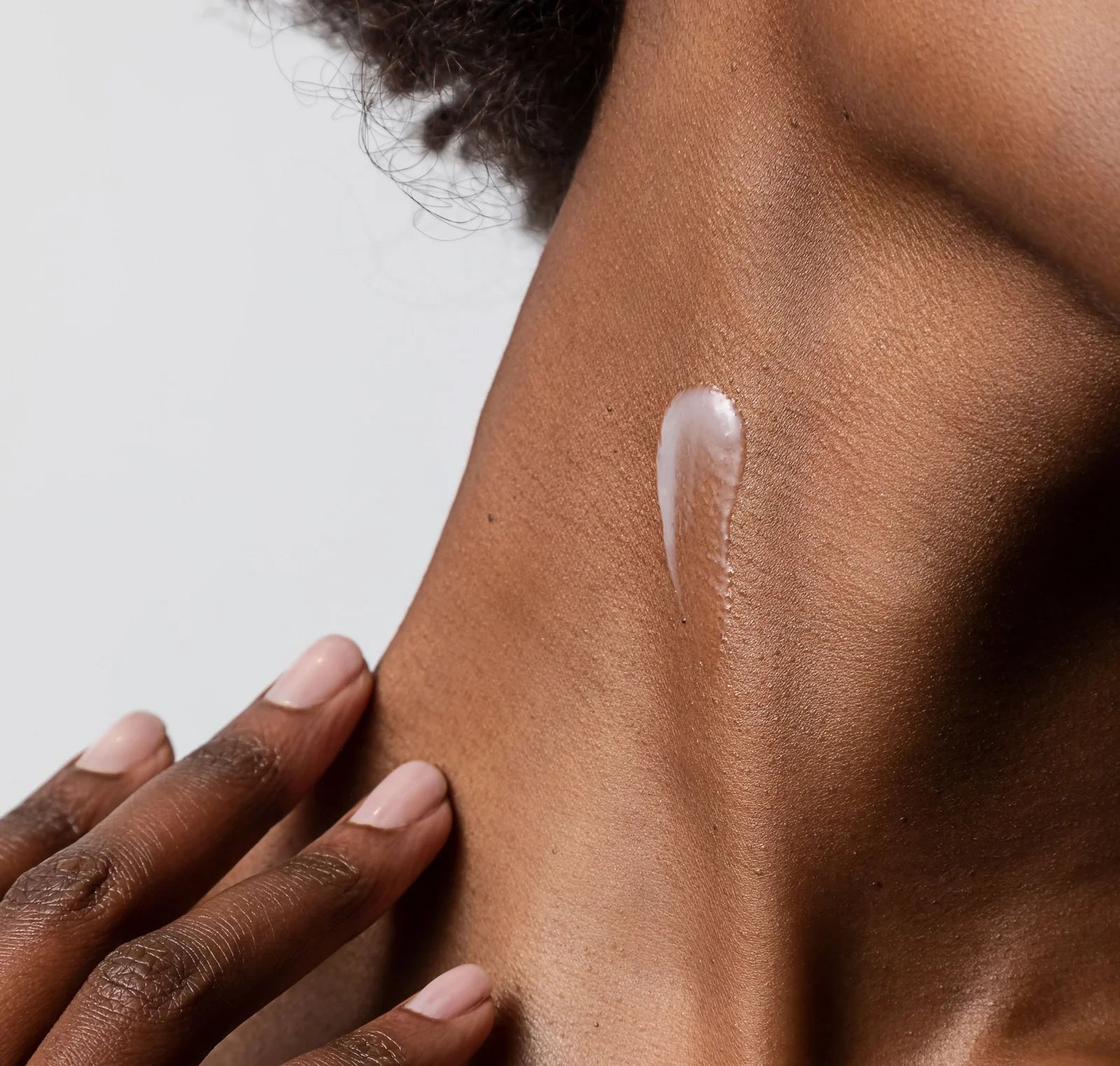 iS Clinical Neck Perfect Complex